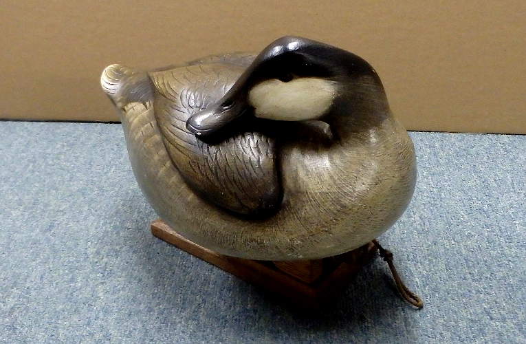 Hen Ruddy - carved by Jim Schmiedlin