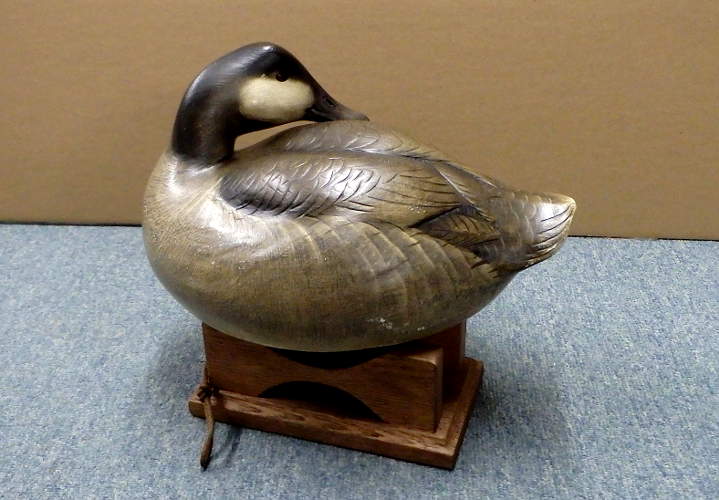 Hen Ruddy - carved by Jim Schmiedlin