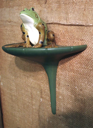 Frog on a Lily Pad - Lifesize -  carvings by Manfred Scheel